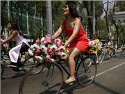 Bóng đá anh, ngoại hạng anh, lịch thi đấu euro 2012, "Bị thờ ơ" phụ nữ Mexico diễu hành bằng giày cao gót